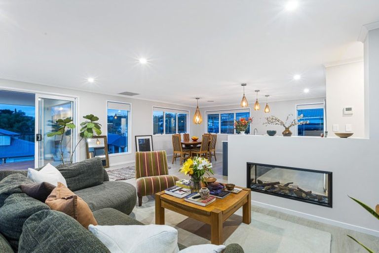 Photo of property in 19 Odlin Lane, Red Beach, 0932
