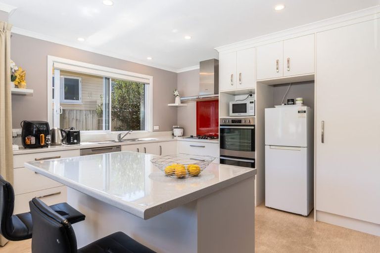 Photo of property in 10 Larsen Crescent, Tawa, Wellington, 5028