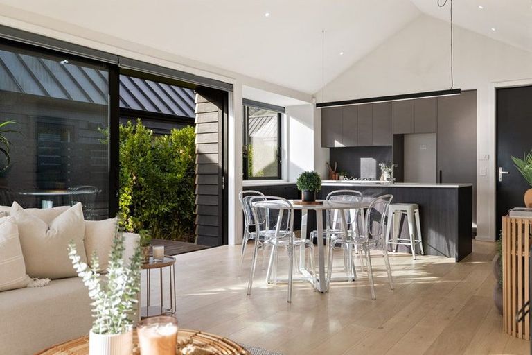 Photo of property in 12 Fife Court, Jacks Point, Queenstown, 9371