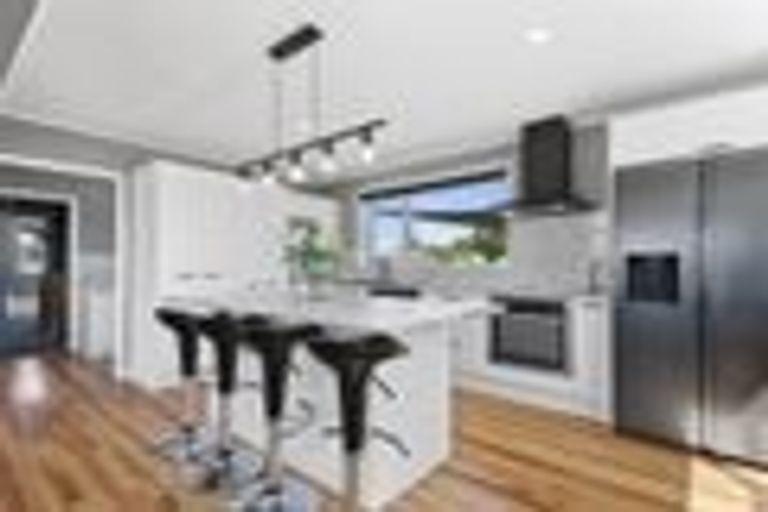 Photo of property in 2 Ward Place, Rangiora, 7400