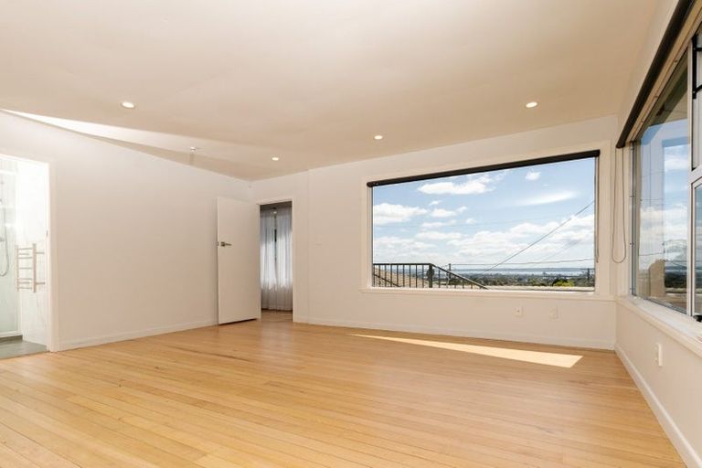 Photo of property in 35 Pleasant Road, Glen Eden, Auckland, 0602