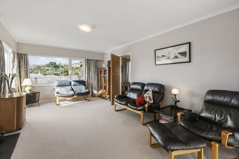 Photo of property in 11 Diane Grove, Paparangi, Wellington, 6037