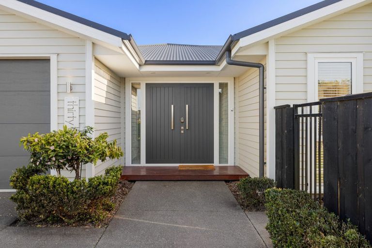 Photo of property in 32 Macphail Avenue, Rangiora, 7400