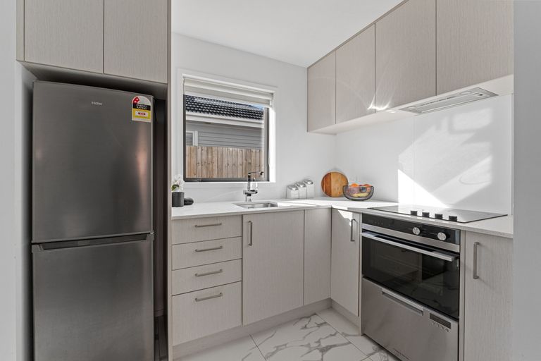 Photo of property in 4/8 Yeovil Road, Te Atatu Peninsula, Auckland, 0610