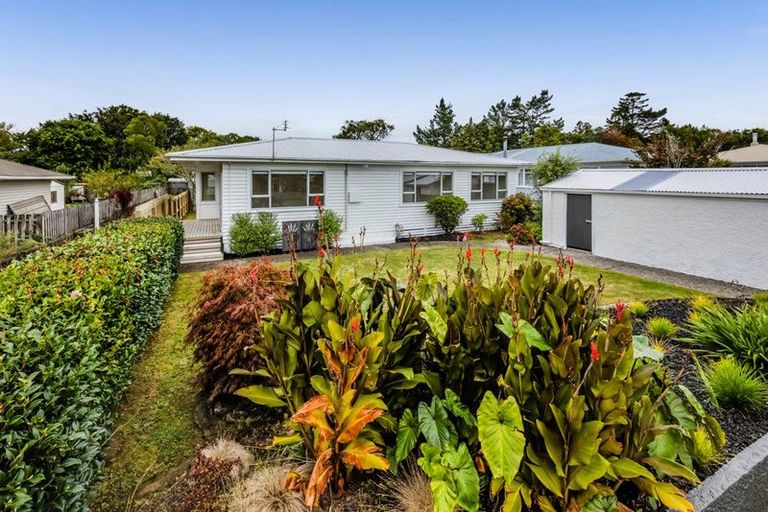 Photo of property in 5 Nikau Street, Inglewood, 4330