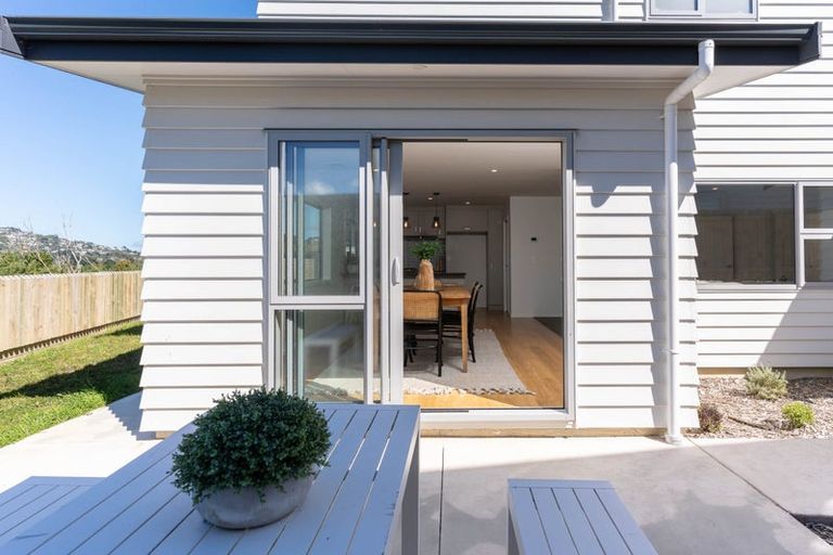 Photo of property in 9 Pine Hill Rise, Glenside, Wellington, 6037