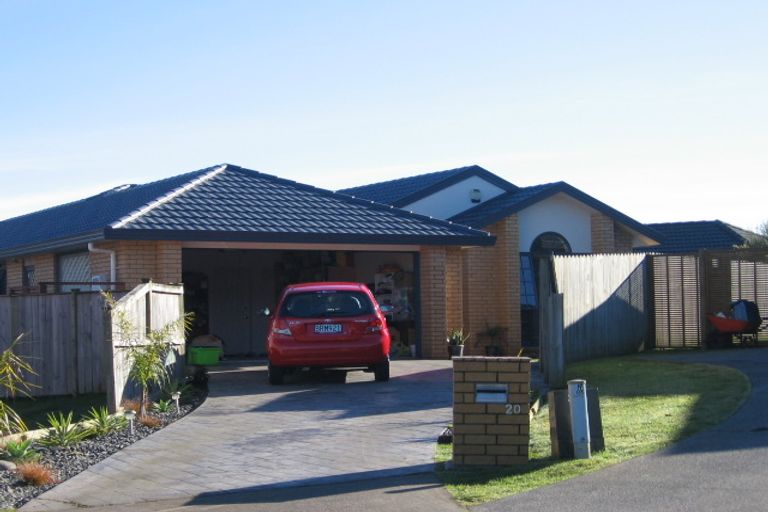 Photo of property in 20 Nephin Place, East Tamaki Heights, Auckland, 2016