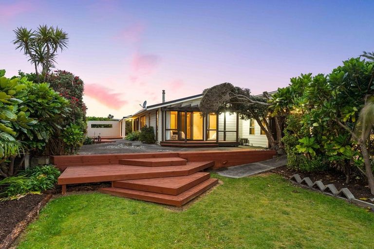 Photo of property in 10 Jane Street, Waikanae Beach, Waikanae, 5036