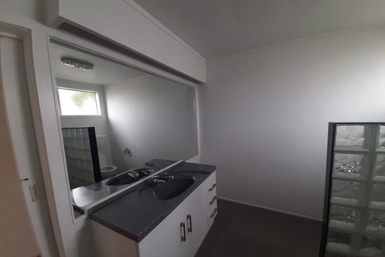 Photo of property in 9 Titirangi Road, New Lynn, Auckland, 0600
