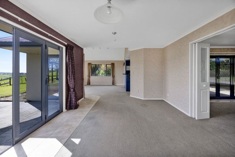 Photo of property in 311 Croydon Road, Midhirst, Stratford, 4394