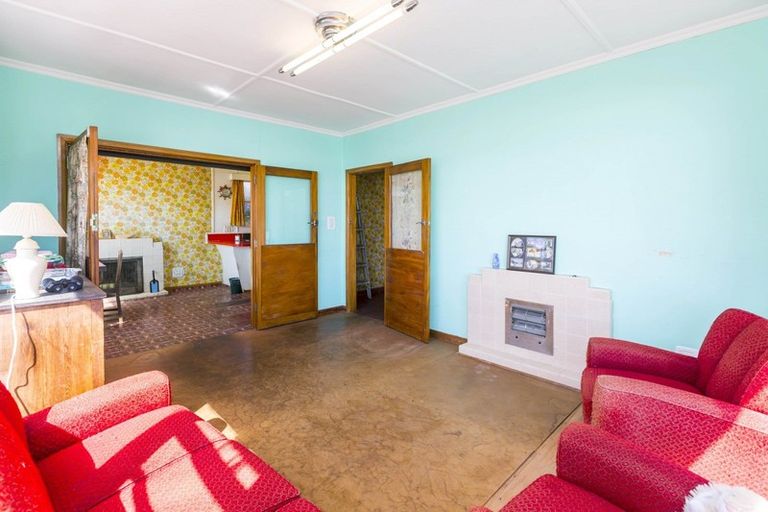Photo of property in 17 Beacon Hill Road, Strathmore Park, Wellington, 6022