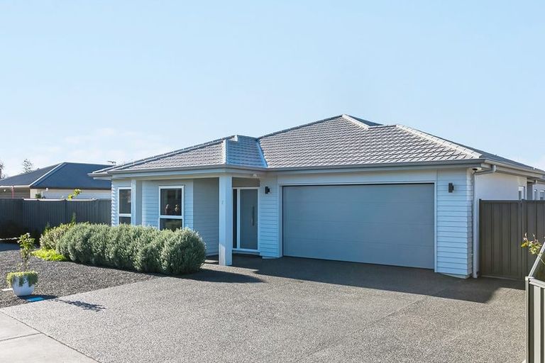 Photo of property in 7 Willow Brook Place, Clive, 4102