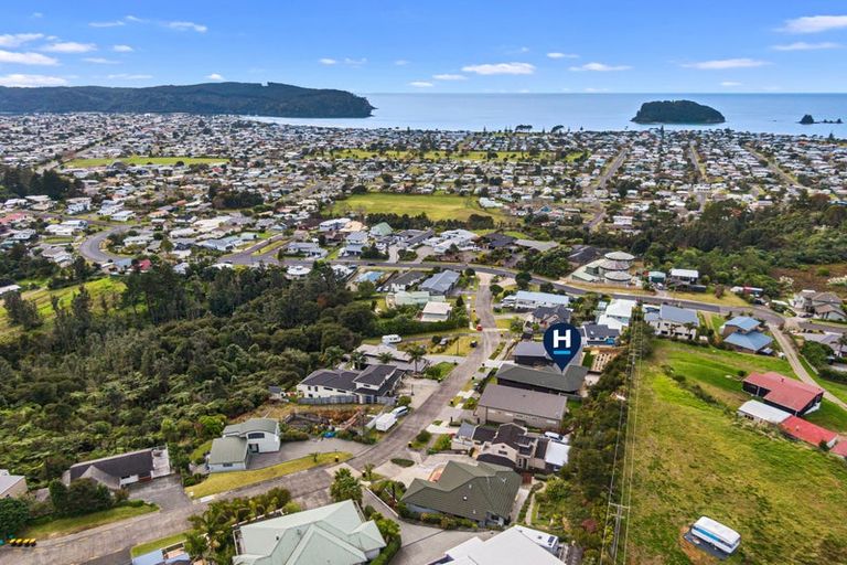 Photo of property in 111 Pacific View Drive, Whangamata, 3620
