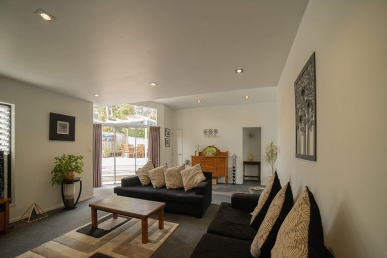 Photo of property in 13a Graham Avenue, Te Atatu Peninsula, Auckland, 0610