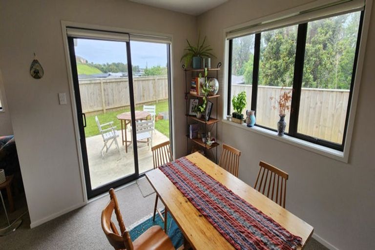 Photo of property in 5 Totarahoe Lane, Whalers Gate, New Plymouth, 4310