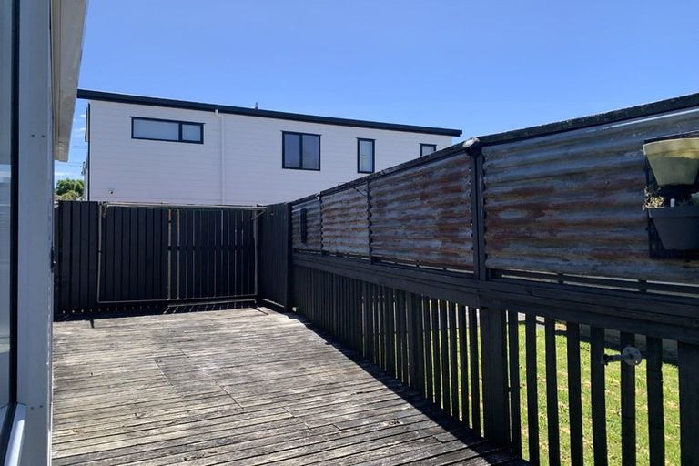Photo of property in 90 Matipo Road, Te Atatu Peninsula, Auckland, 0610