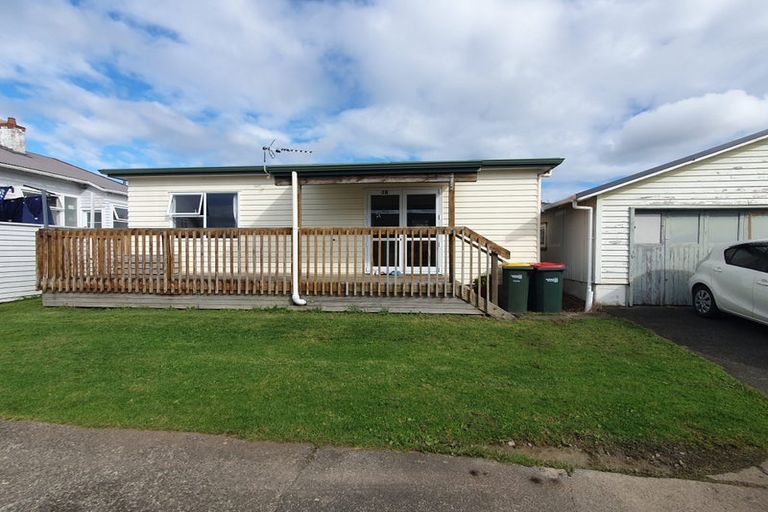 Photo of property in 2 Wattle Street, New Lynn, Auckland, 0600