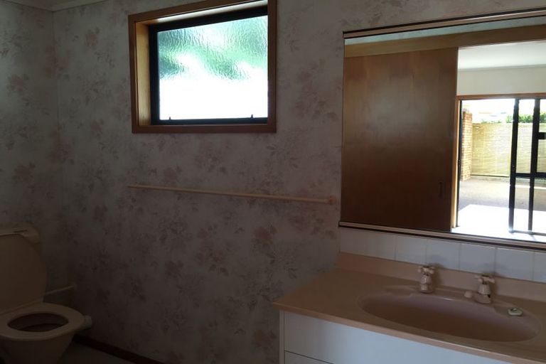 Photo of property in 8a Forest Glen, Orewa, 0931