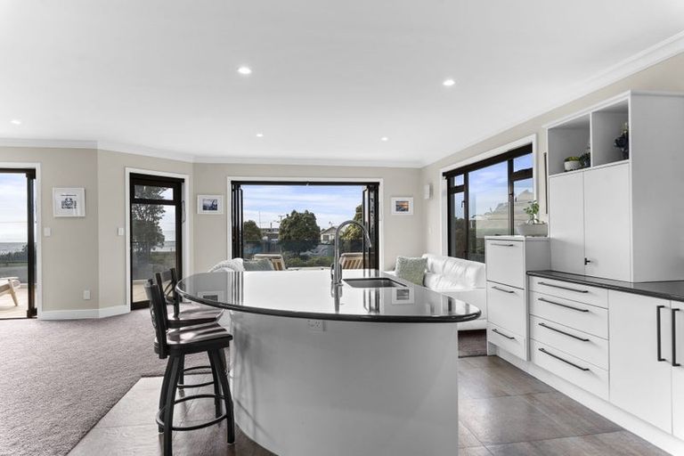 Photo of property in 1 Arden Place, Oakura, 4314