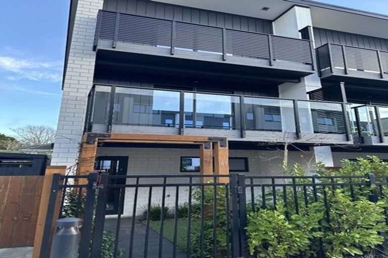 Photo of property in 4/61 Matipo Road, Te Atatu Peninsula, Auckland, 0610