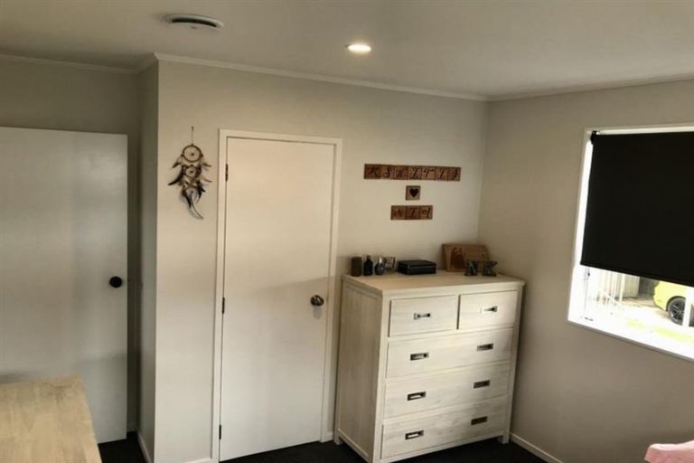 Photo of property in 2/77 Luanda Drive, Ranui, Auckland, 0612