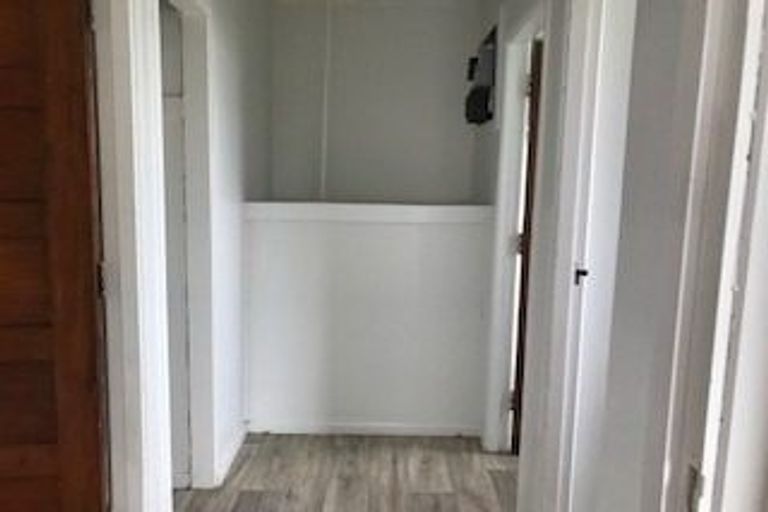 Photo of property in 3 Fruitvale Road, New Lynn, Auckland, 0600