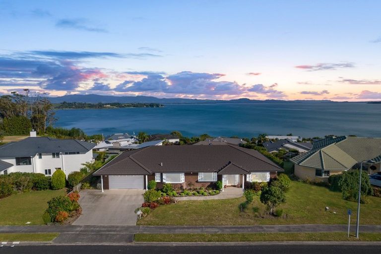 Photo of property in 106 Hamurana Road, Omokoroa, 3114