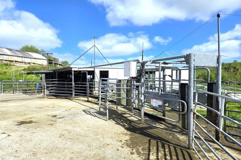 Photo of property in 153 Marohemo Road, Maungaturoto, 0587