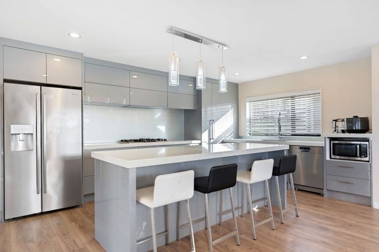 Photo of property in 11 Matisse Drive, West Harbour, Auckland, 0618