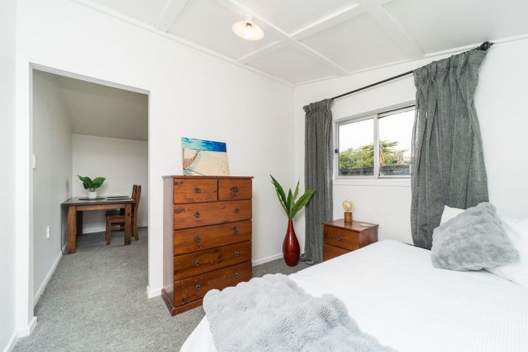 Photo of property in 9 Hinau Place, Cloverlea, Palmerston North, 4412