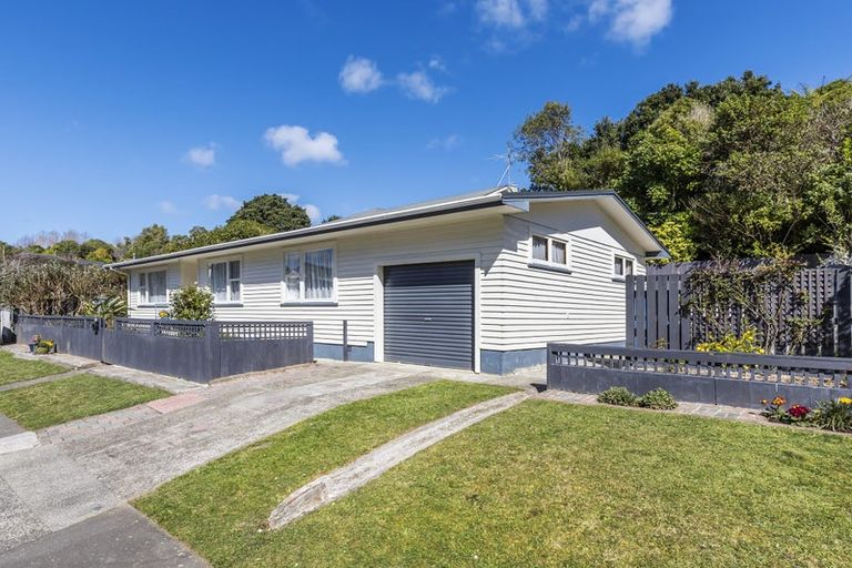 Photo of property in 2a Wilfred Street, Tawa, Wellington, 5028
