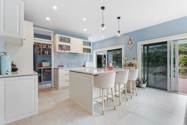 Photo of property in 17 Te Hoe Grove, Pinehill, Auckland, 0632