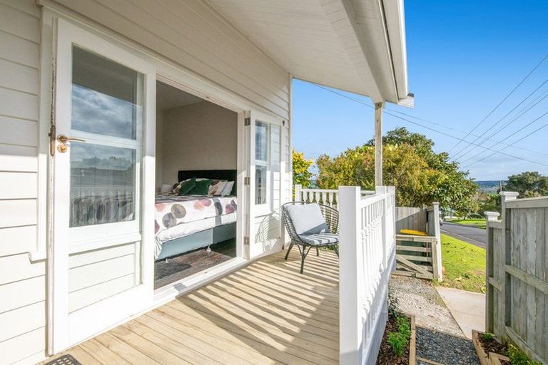Photo of property in 16 St James Avenue, Helensville, 0800