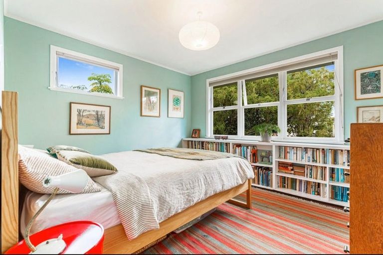 Photo of property in 55 Graham Avenue, Te Atatu Peninsula, Auckland, 0610