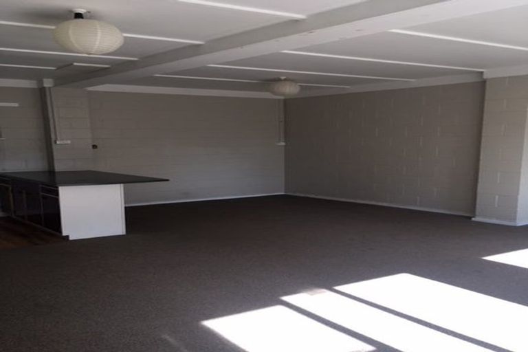 Photo of property in 15 Glencourt Place, Glenfield, Auckland, 0629