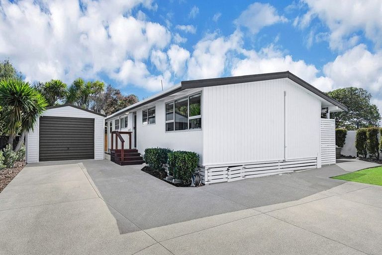 Photo of property in 98 Torkar Road, Clarks Beach, 2122