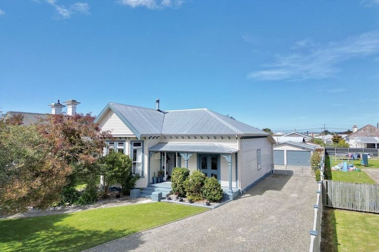 Photo of property in 25 Rhodes Street, Waimate, 7924