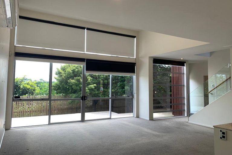 Photo of property in 76h Edmonton Road, Henderson, Auckland, 0612