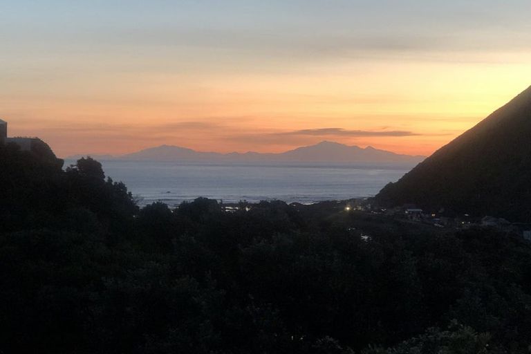 Photo of property in 1 Teme Way, Island Bay, Wellington, 6023