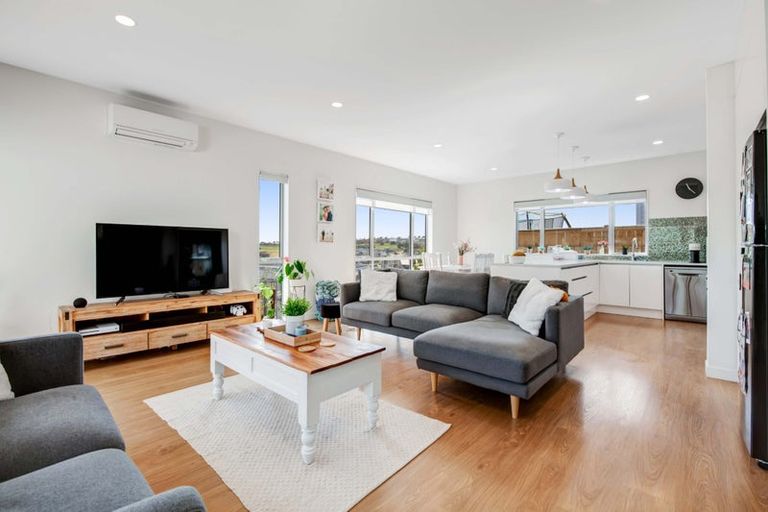 Photo of property in 10 Kiwa Crescent, Gulf Harbour, Whangaparaoa, 0930