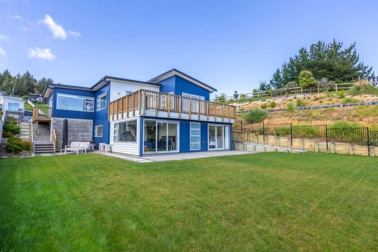 Photo of property in 20 Madeira Close, Whitby, Porirua, 5024