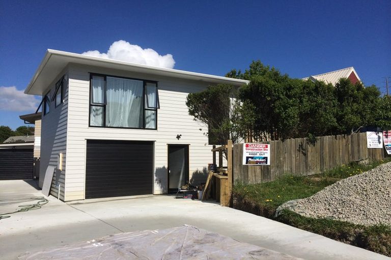 Photo of property in 12 Atlantis Place, Totara Vale, Auckland, 0629