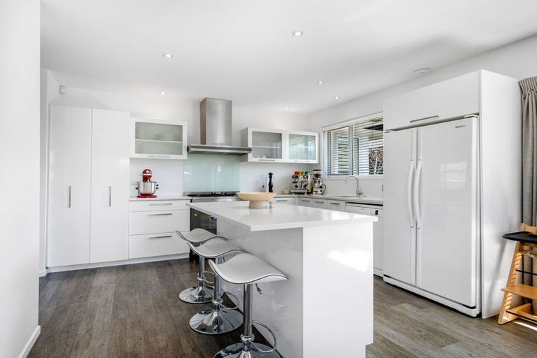 Photo of property in 210 Wairakei Road, Bryndwr, Christchurch, 8053