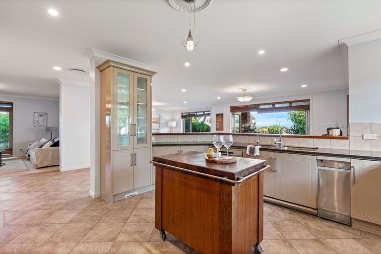 Photo of property in 30 Waikura Drive, Te Atatu Peninsula, Auckland, 0610