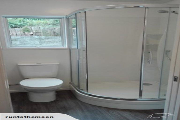 Photo of property in 1 Finn Place, Totara Vale, Auckland, 0629