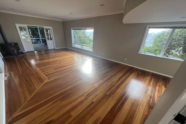 Photo of property in 28 Singers Road, Korokoro, Lower Hutt, 5012