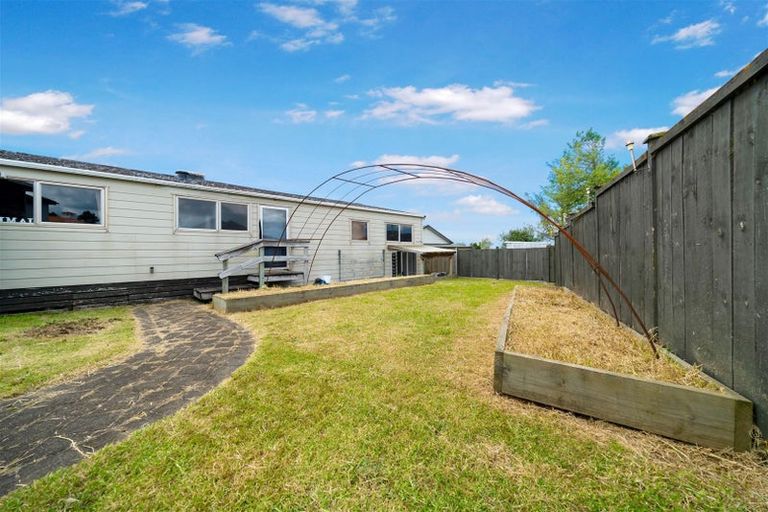 Photo of property in 56 Makora Road, Massey, Auckland, 0614