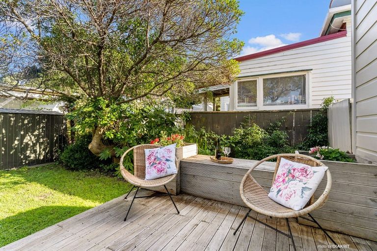 Photo of property in 17 Medway Street, Island Bay, Wellington, 6023