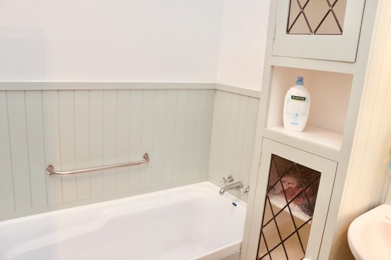 Photo of property in 122 The Parade, Island Bay, Wellington, 6023