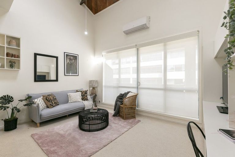 Photo of property in Metro Apartments, 220u4 Thorndon Quay, Pipitea, Wellington, 6011